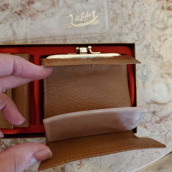 New in Box Vintage Di Lido Wallet w/Coin purse & Key case. Brown Malibu Cowhide - Picture 3 of 7